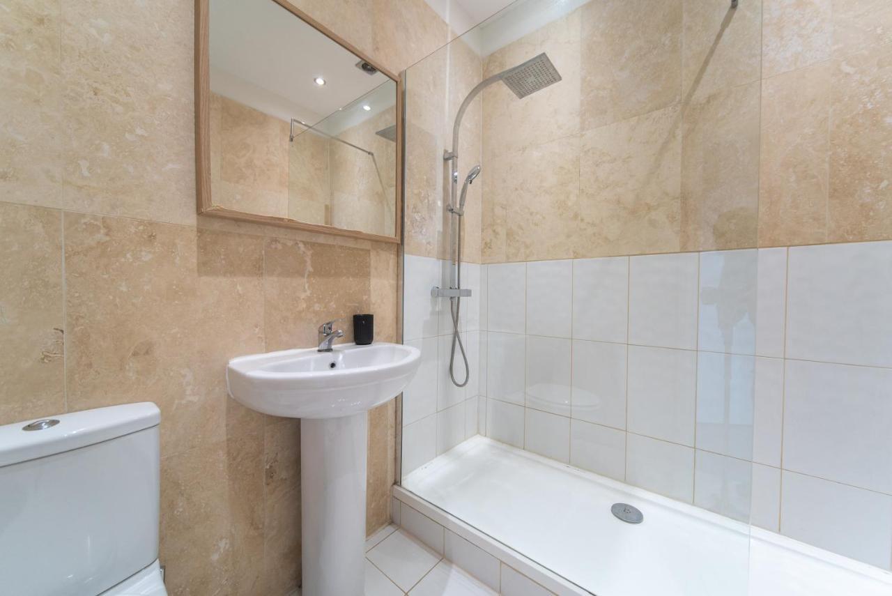 Spacious 2 Bedroom Apartment In Downtown Londra Exterior foto